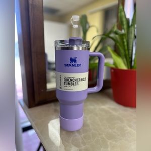 NWT  Stanley Quencher H2.0 FlowState Tumbler 40oz, Lavender w/ Boot & Topper
